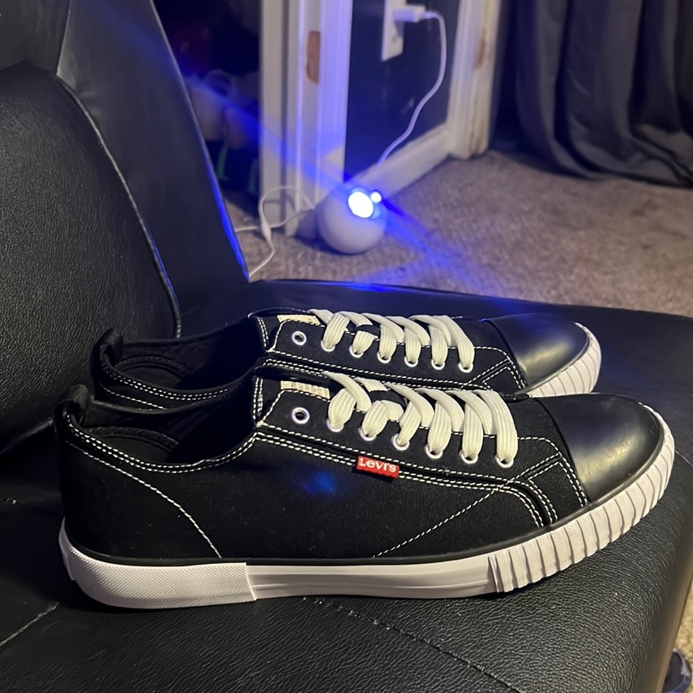 Men’s size 11 Levi’s sneakers